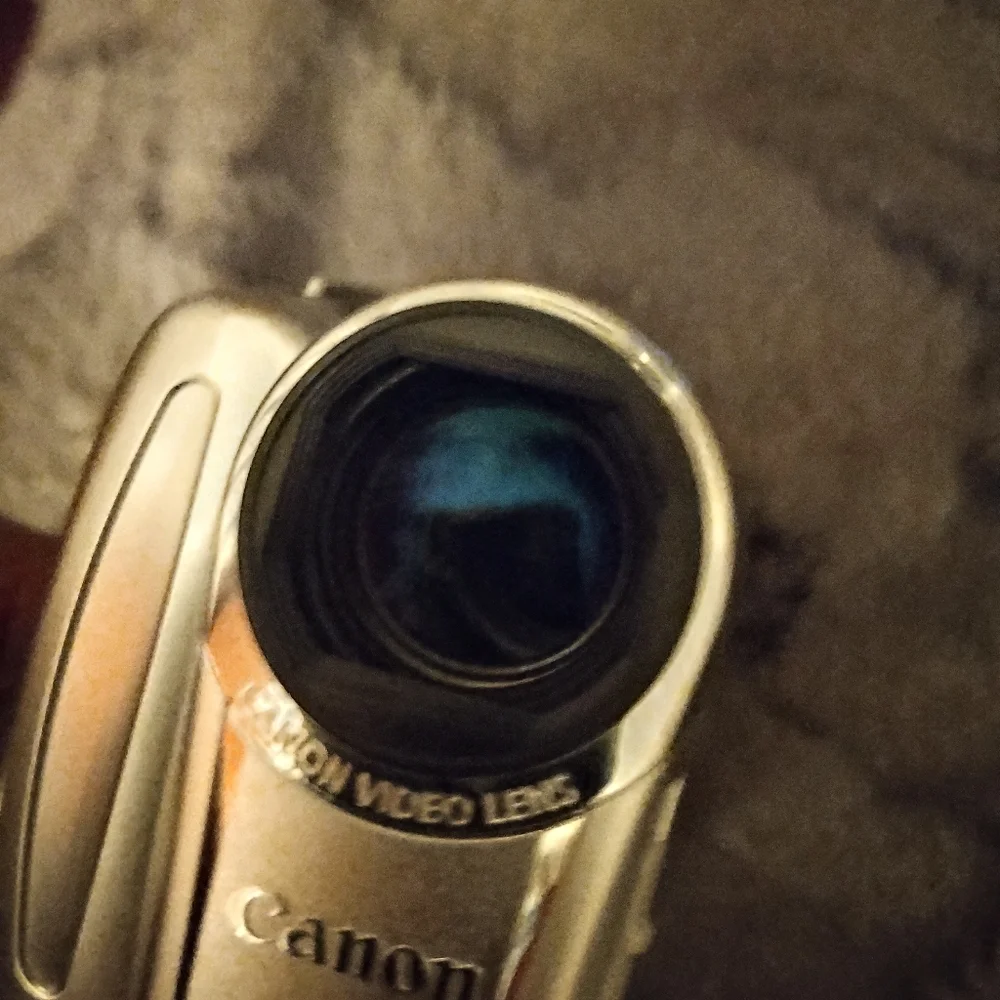 Canon Silver Camcorder with 35x Optical Zoom OBO Tested Works.